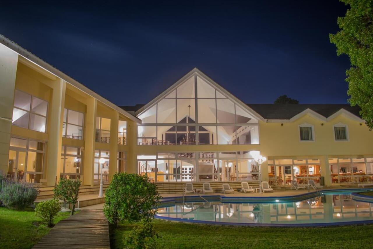 Parque Hotel Jean Clevers Punta del Este Exteriér fotografie The clubhouse at the Royal Natal Golf Club