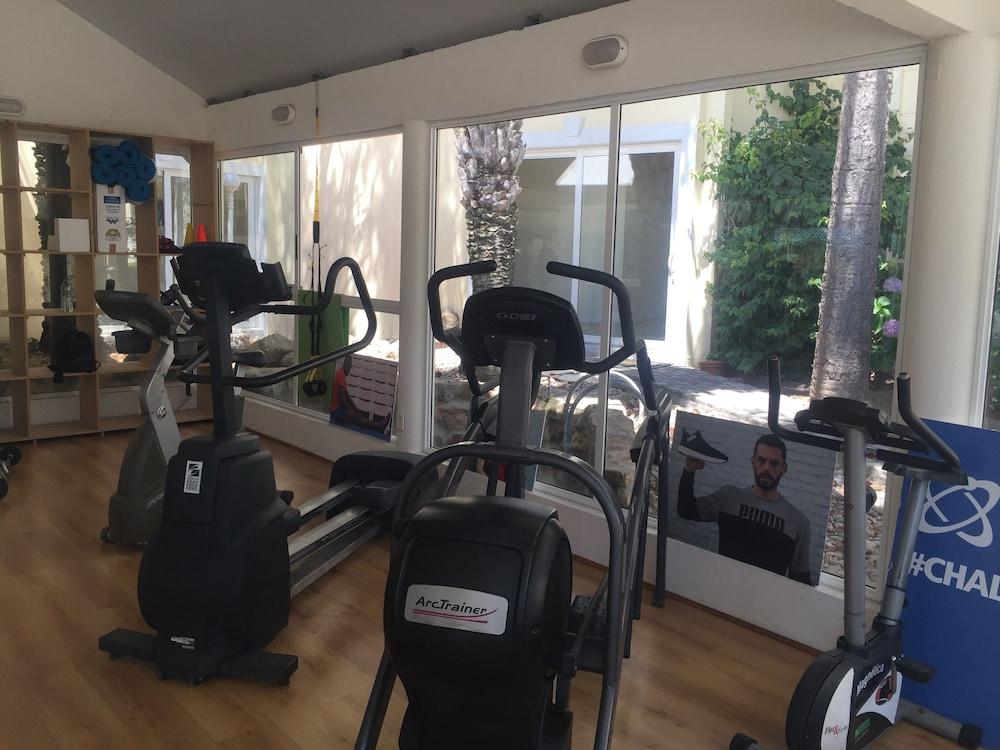 Parque Hotel Jean Clevers Punta del Este Exteriér fotografie The gym at the club