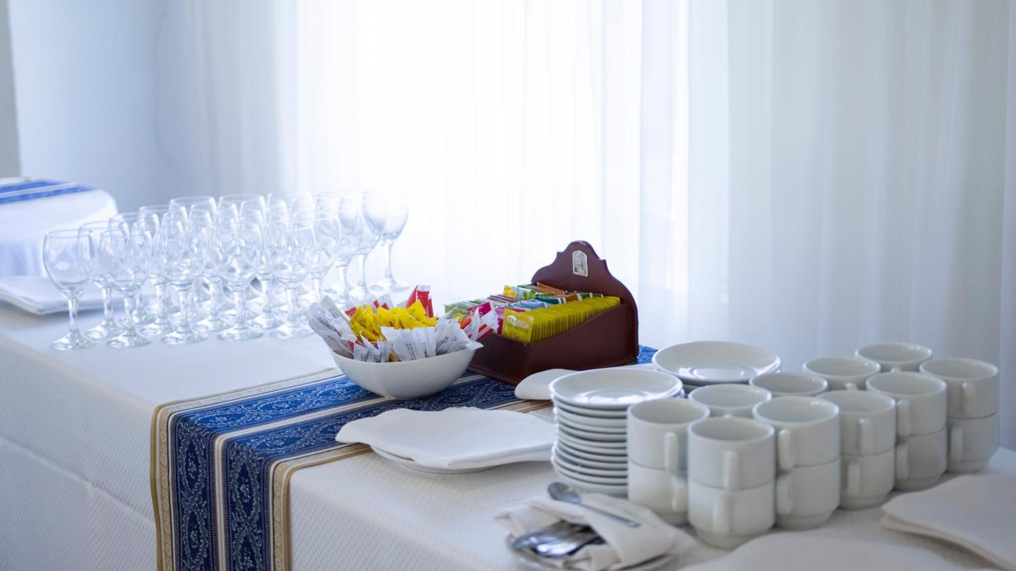 Parque Hotel Jean Clevers Punta del Este Exteriér fotografie A table set for a buffet