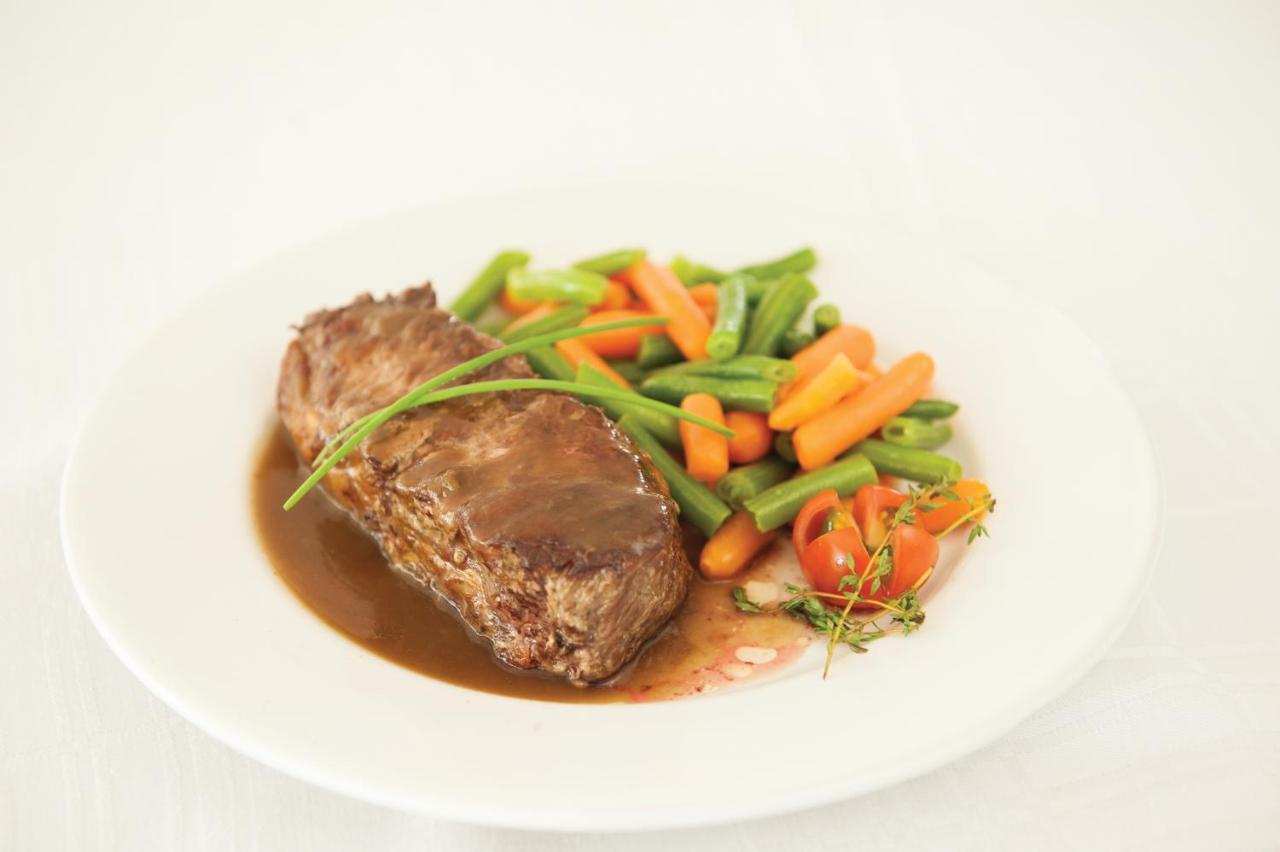 Parque Hotel Jean Clevers Punta del Este Exteriér fotografie A plate of braised ox cheek