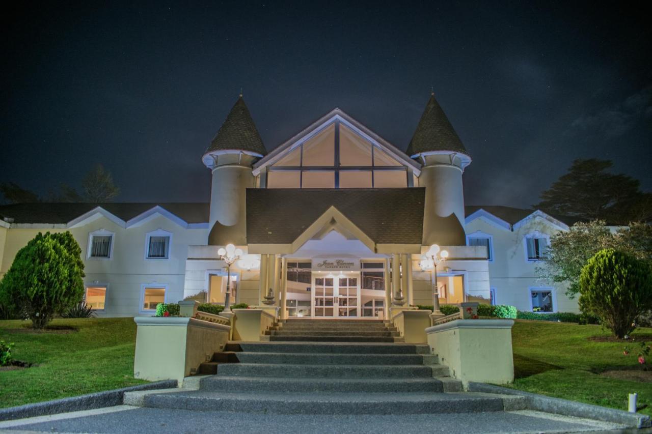Parque Hotel Jean Clevers Punta del Este Exteriér fotografie The clubhouse at the Royal County Down Golf Club