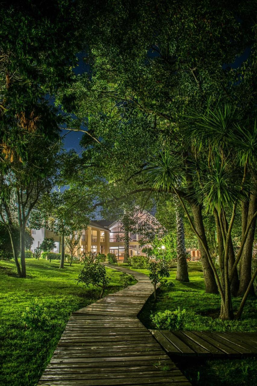 Parque Hotel Jean Clevers Punta del Este Exteriér fotografie The hotel at night